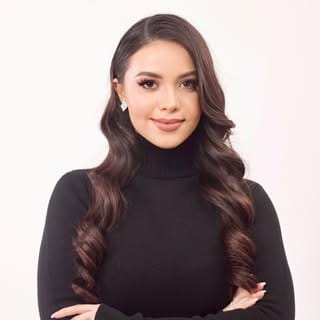 Laila Hofi | Seattle creator, Women Fashion influencer in Seattle