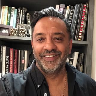 Moiz Alladina, Salon & Grooming Services influencer in New York