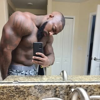 mike davis, Beauty & Skincare influencer in Orlando