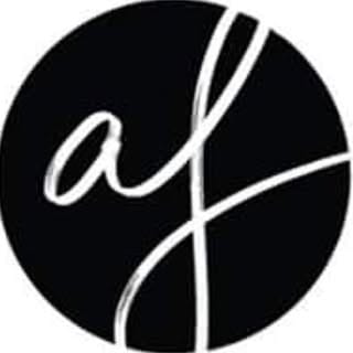 Pet Portrait & Wildlife Artist, eCommerce/DTC influencer in Gold Coast