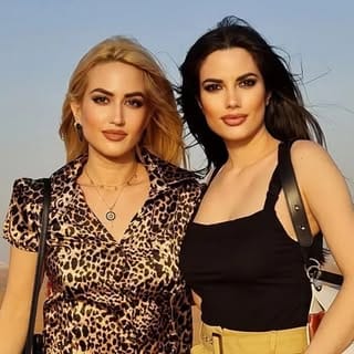 Marina&Lambrina Kelapostolou, Lifestyle influencer in İzmir