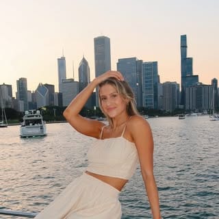 avery lauren | wellness & plant based eats, Fitness & Health influencer in Chicago