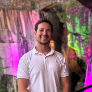 Camilo Velasquez, Travel influencer in Nashville