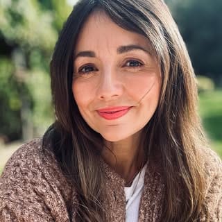Nikki Nicola - Over 40 Fashion, Podcast & Audio influencer in UK