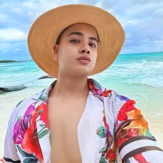 Jonathan Waiching Ho, Beauty & Skincare influencer in Cabo San Lucas