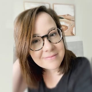Tara | Aesthetic Walls & Home DIY, Women Fashion influencer in Edmonton