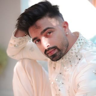 Midhvan Gulati, Women Fashion influencer in Vancouver