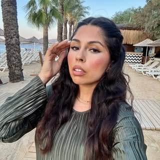 Zara Bee l Makeup Artist, Beauty & Skincare influencer in Bodrum