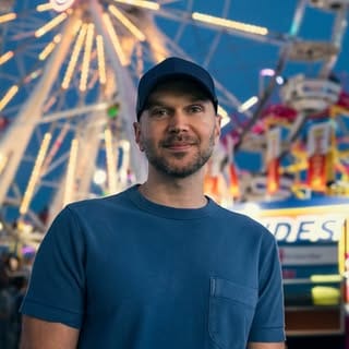 Argen Elezi, Travel influencer in Toronto