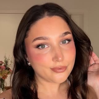 Babs Ehrenbergerova, Travel influencer in Vancouver