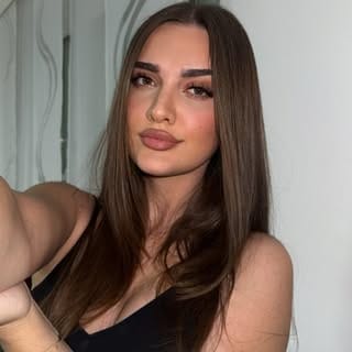 𝐋𝐨𝐧𝐚 𝐋𝐚𝐮𝐫𝐞𝐧𝐚 𝐇.𝐋, Beauty & Skincare influencer in Munich