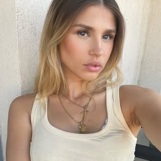 DIANE 🍒, Travel influencer in Marseille
