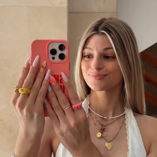 UÑAS MADRID | MARTA NIETO, Salon & Grooming Services influencer in Madrid