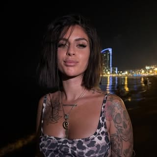 Stefania Komatsu Barber, Salon & Grooming Services influencer in Barcelona