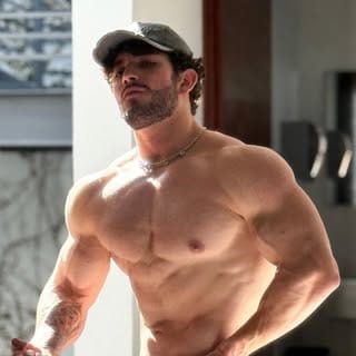 𝐗𝐚𝐯𝐢 𝐂𝐚𝐬𝐭, Gym & Bodybuilding influencer in Mexico