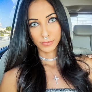 Sasha Edwards 🧿, Yoga & Meditation influencer in UAE