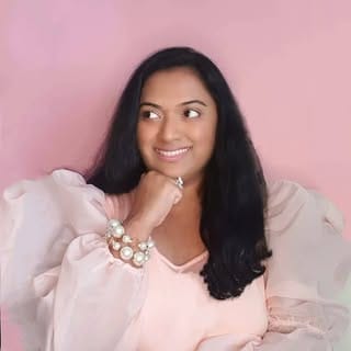 𝑺𝒂𝒓𝒂𝒉 𝑺𝒉𝒂𝒇𝒏𝒊 - 𝑴𝒐𝒅𝒆𝒔𝒕 𝑭𝒂𝒔𝒉𝒊𝒐𝒏 & 𝑳𝒊𝒇𝒆𝒔𝒕𝒚𝒍𝒆, Lifestyle influencer in Singapore