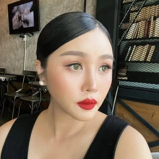 Nutcharee Somsirimongkol, Travel influencer in Bangkok