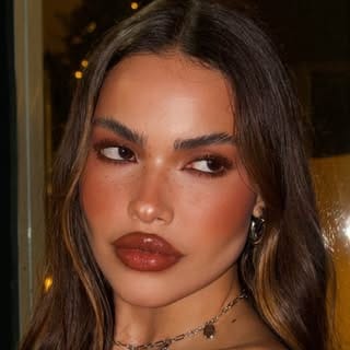 MARINA SANTOZ, Lifestyle influencer in São Paulo