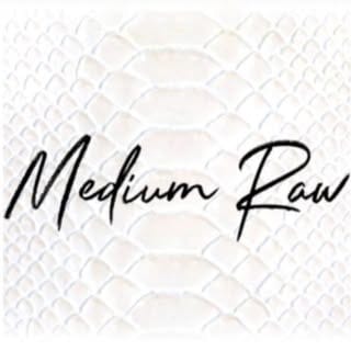 ᴍ ᴇ ᴅ ɪ ᴜ ᴍ ʀ ᴀ ᴡ, Fashion Retail & Apparel influencer in Montreal