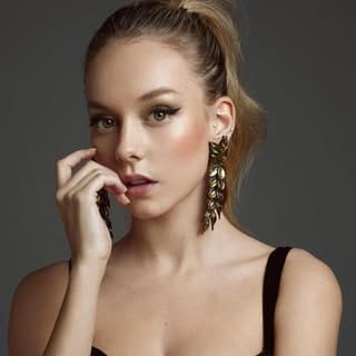 Ester Expósito Fan, Finance influencer in Madrid
