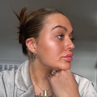 Ｐｒｏ Ｍａｋｅｕｐ Ａｒｔｉｓｔ, Travel influencer in Manchester