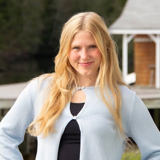 Hannah Holser - WA Realtor, Real Estate & Property influencer in Seattle