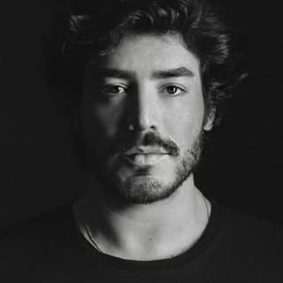 Vinícius Ziehe Amorim, Art & DIY influencer in Rio de Janeiro