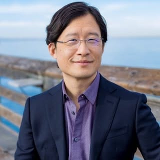 OC Plastic Surgeon, Dr. Lee, Healthcare influencer in Newport Beach
