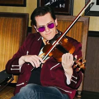 Ross Holmes, Art & DIY influencer in Nashville