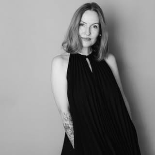 Anastasia Abramova-Guendel | Photographer in Paris | Mama boss, Wedding & Events influencer in Paris