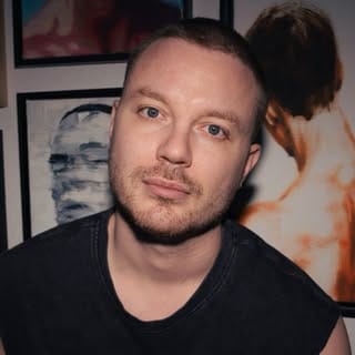 Lukas Moll | Queer Artist, Music & Artists influencer in Cologne