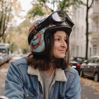 Ani | Triumph Bonneville T120, Automotive influencer in Berlin