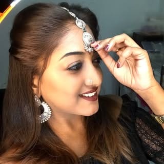 Mahes Makeup Artist, Art & DIY influencer in Singapore