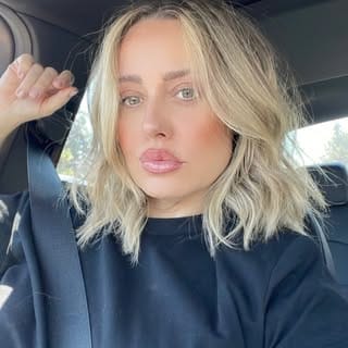 Rebecca Marie Mariani, Skincare & Dermatology influencer in Brazil
