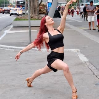 Larissa Thayane Frisbee, Dance influencer in Brazil