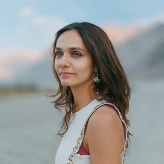 Shani Dayal, Yoga & Meditation influencer in Brazil