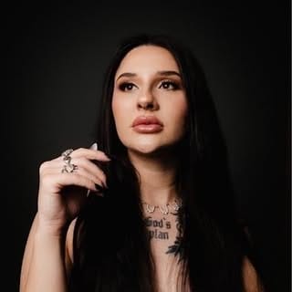 MANU CANDATTEN - Maquiadora Curitiba | SOFTGLAM MAKEUP, Beauty & Skincare influencer in Curitiba