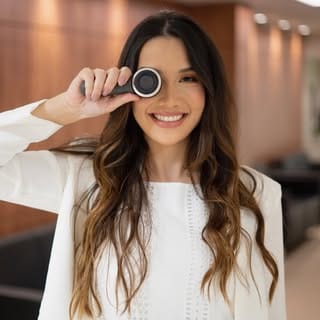 Dra. Lívia Kanayama Nemer, Beauty & Skincare influencer in Brazil