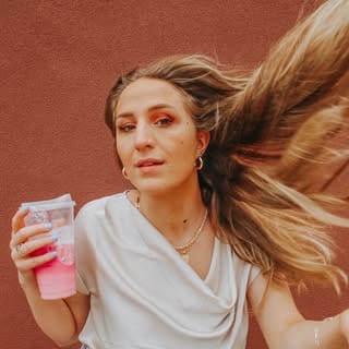 Cozy, Natural Living, Travel influencer in Indianapolis