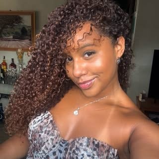 Júlia Pierre, Photography & Video influencer in Brazil