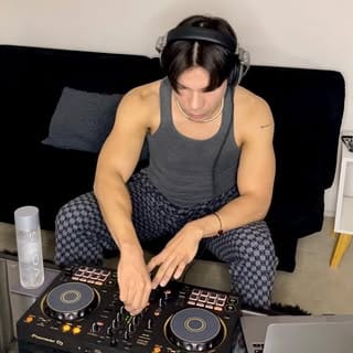 Alejandro Ro 🥀, Pets influencer in Amsterdam