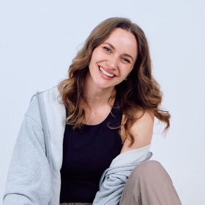 Danielle, Finance influencer in Canada