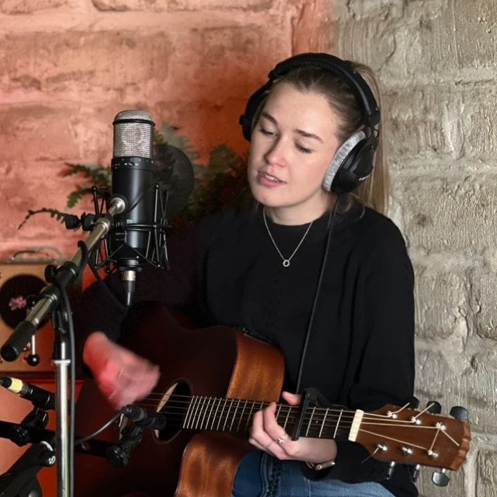 Grace Frost, Music & Artists influencer in Australia