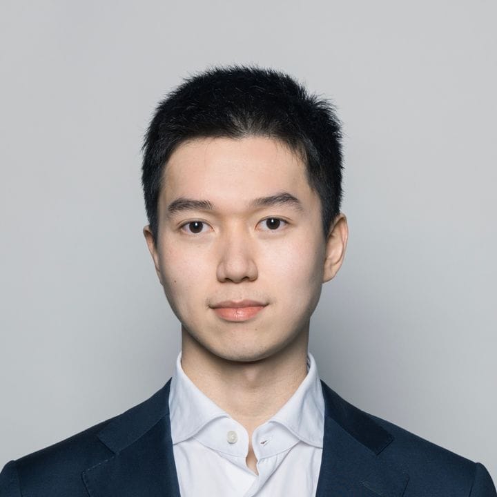 Tony is working…, Finance influencer in France