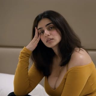 Ayesha Khan, Women Fashion influencer in Mumbai