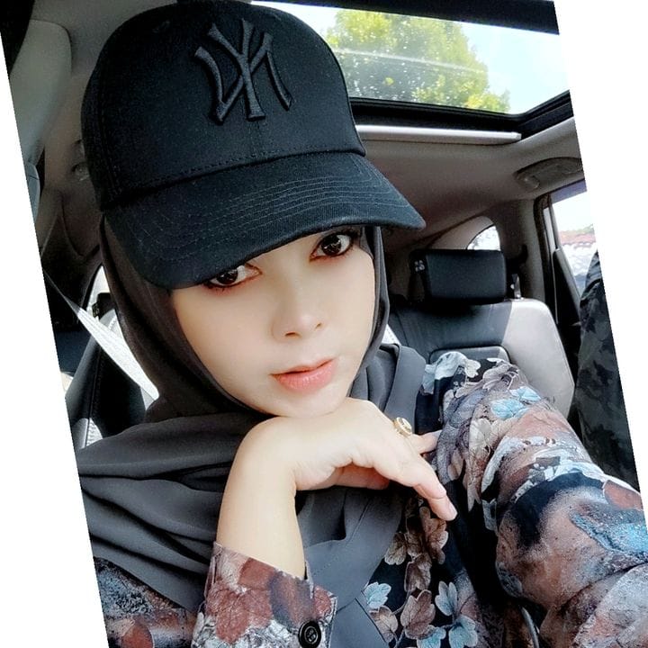 Hasanahlovehijab_ofc, Women Fashion influencer in South Korea