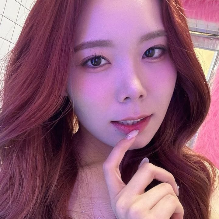JINA지나, Art & DIY influencer in South Korea