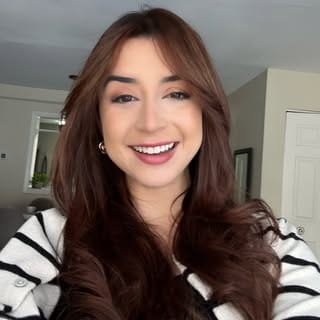 Larissa Oliveira, Travel influencer in Italy