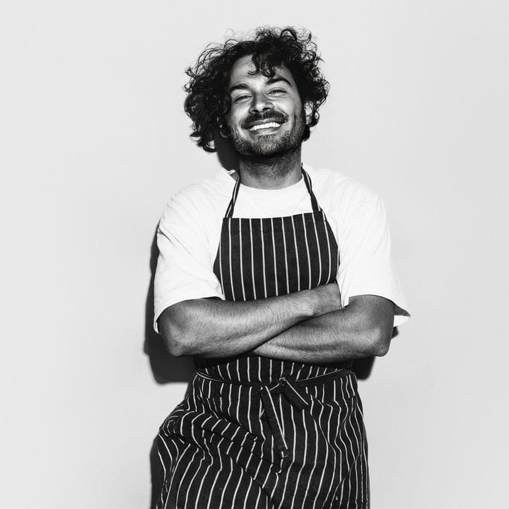 Gilberto Briceño, Travel influencer in Costa Rica